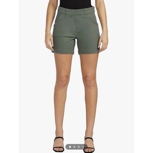 New - JAG Women's Maddie Mid Rise 5" Pull-on Short sage green size 16